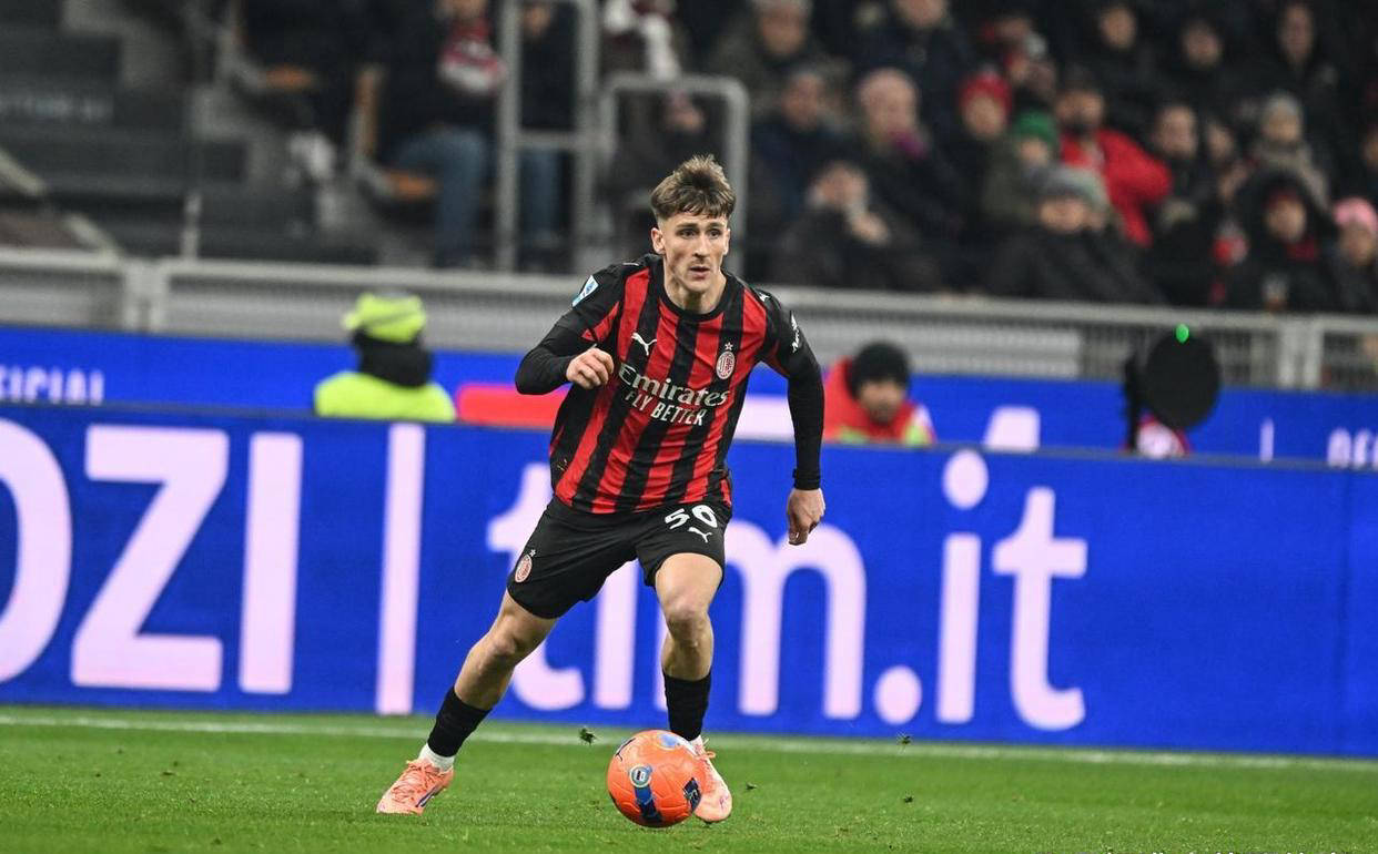 AC米兰提前续约萨勒马克尔斯至2031年,迈尼昂续约工作迫在眉睫